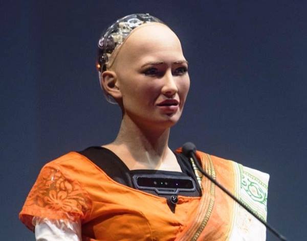 Sophia Robot Loses Parts on the Way to Ethiopia